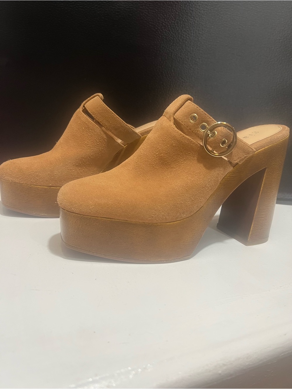 Gianni Bini Sotelo Tan Suede Platform Clog